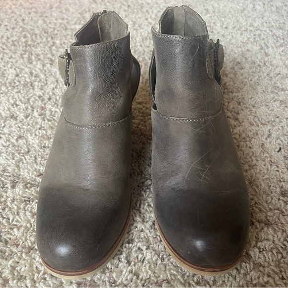 Antelope Brand Taupe Leatherr Cut Out Block Heel Ankle Boots With Buckle Size 38 - Picture 3 of 6